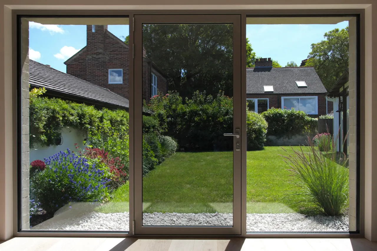 Safety glazing fitted in a full-height patio door and side panel