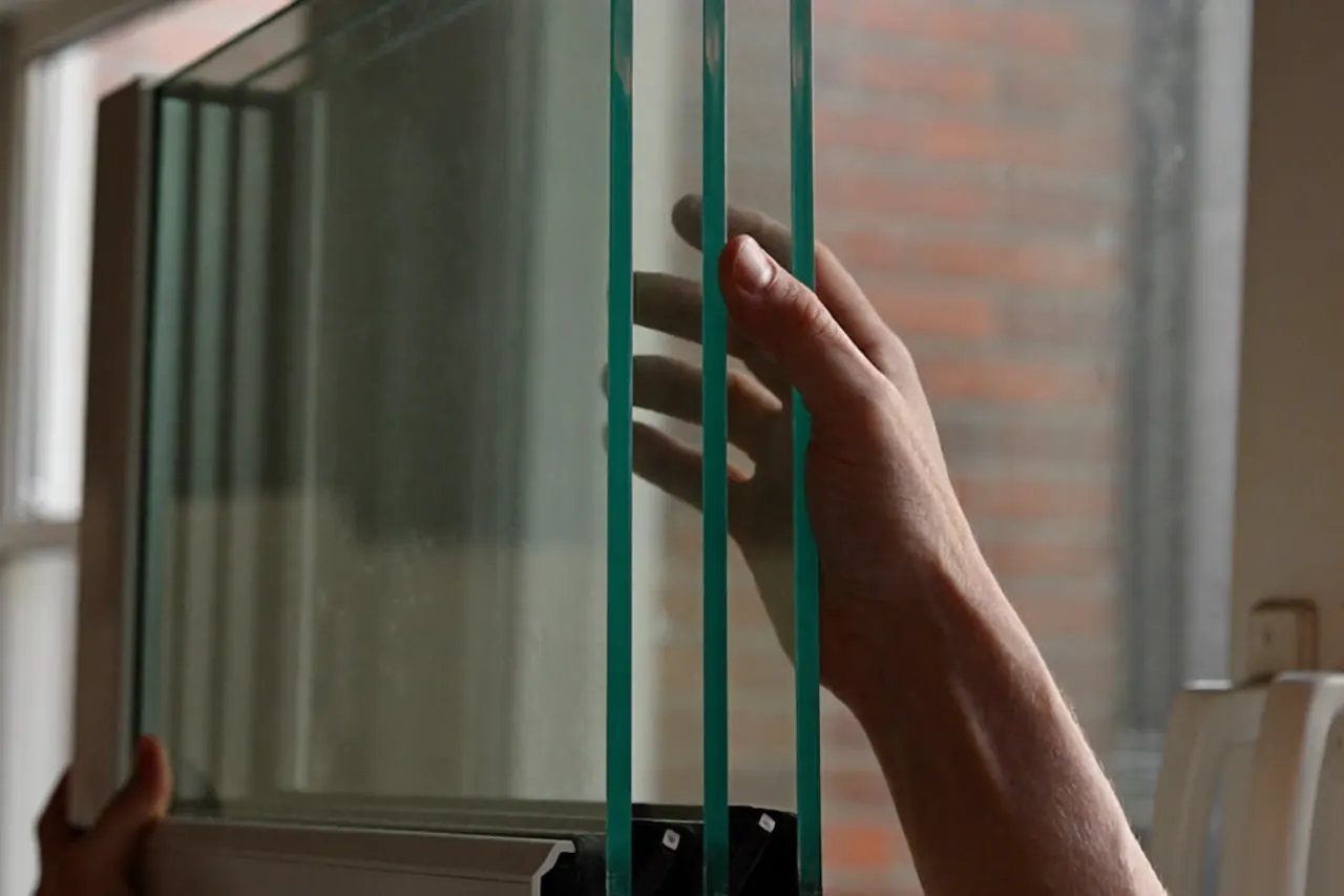 Cross-section of a triple-glazing unit showing three panes and two gaps